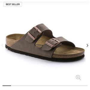 Birkenstock sandals. Color: Mocha